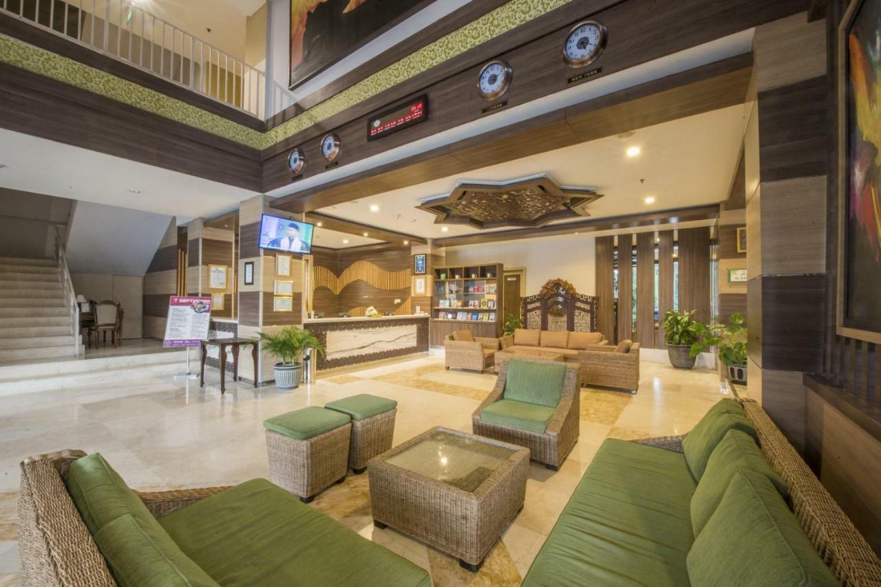 Lorin Syariah Solo Hotel Εξωτερικό φωτογραφία